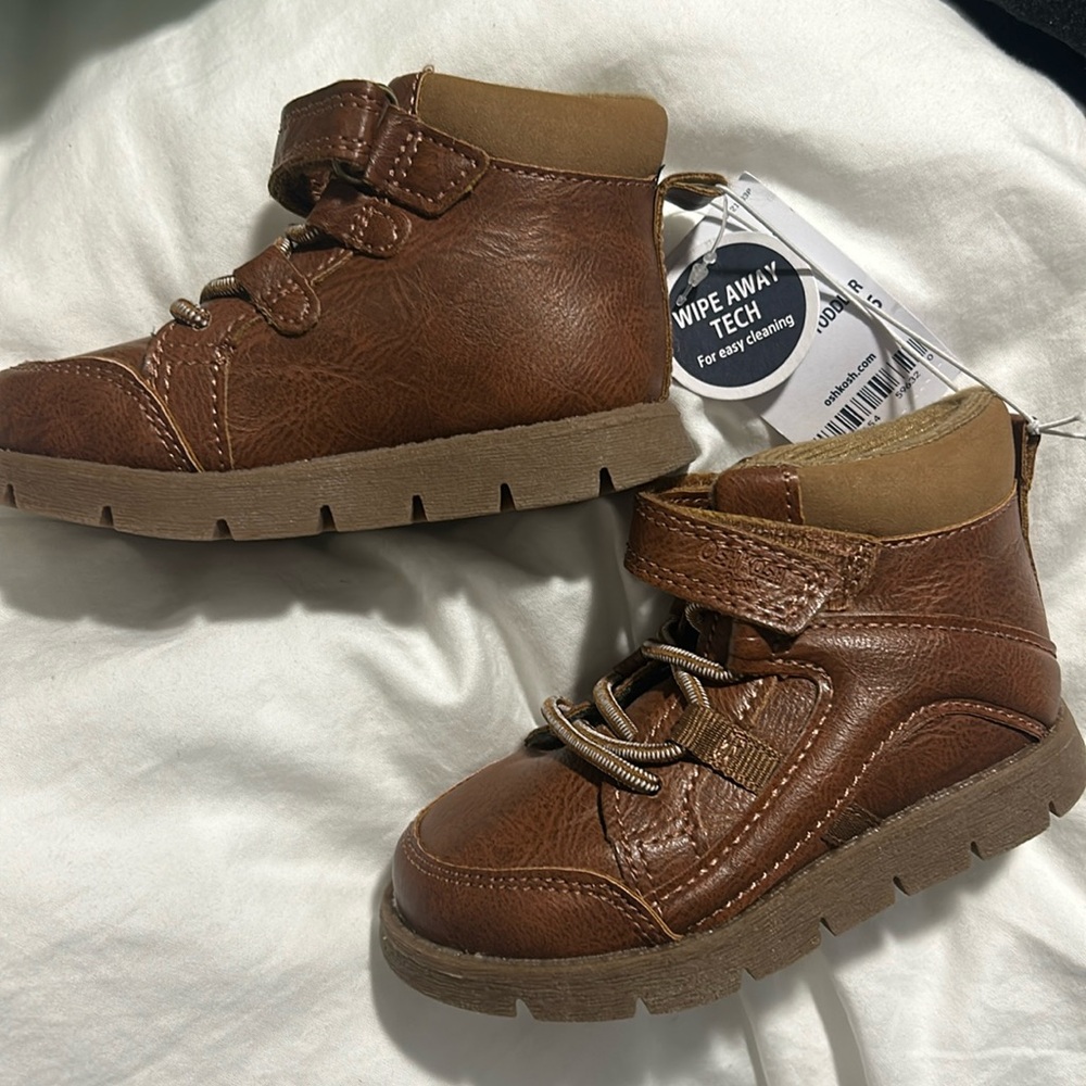 Brown OshKosh fur lined boots size 6 kids